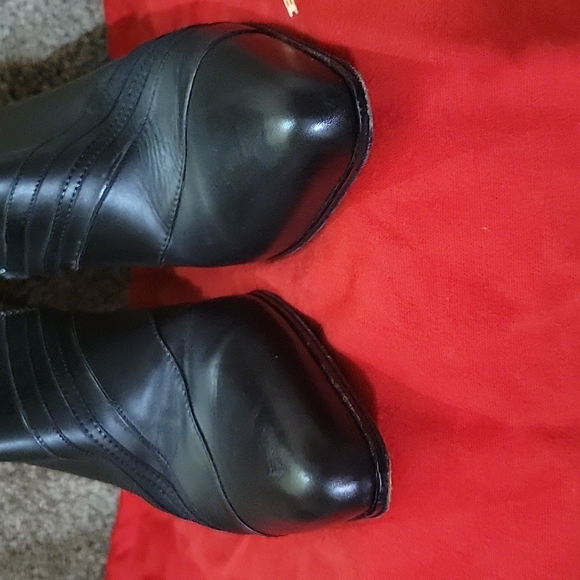 Vintage Authentic Bally Leather Bootie - Picture 4 of 10